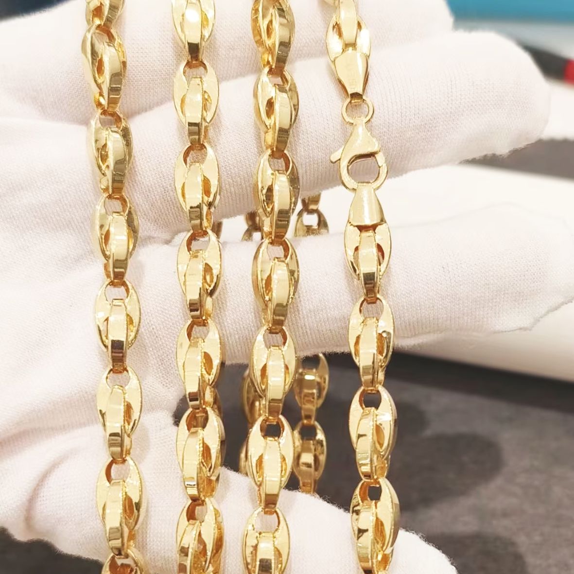 Lip Necklace - 18K Gold
