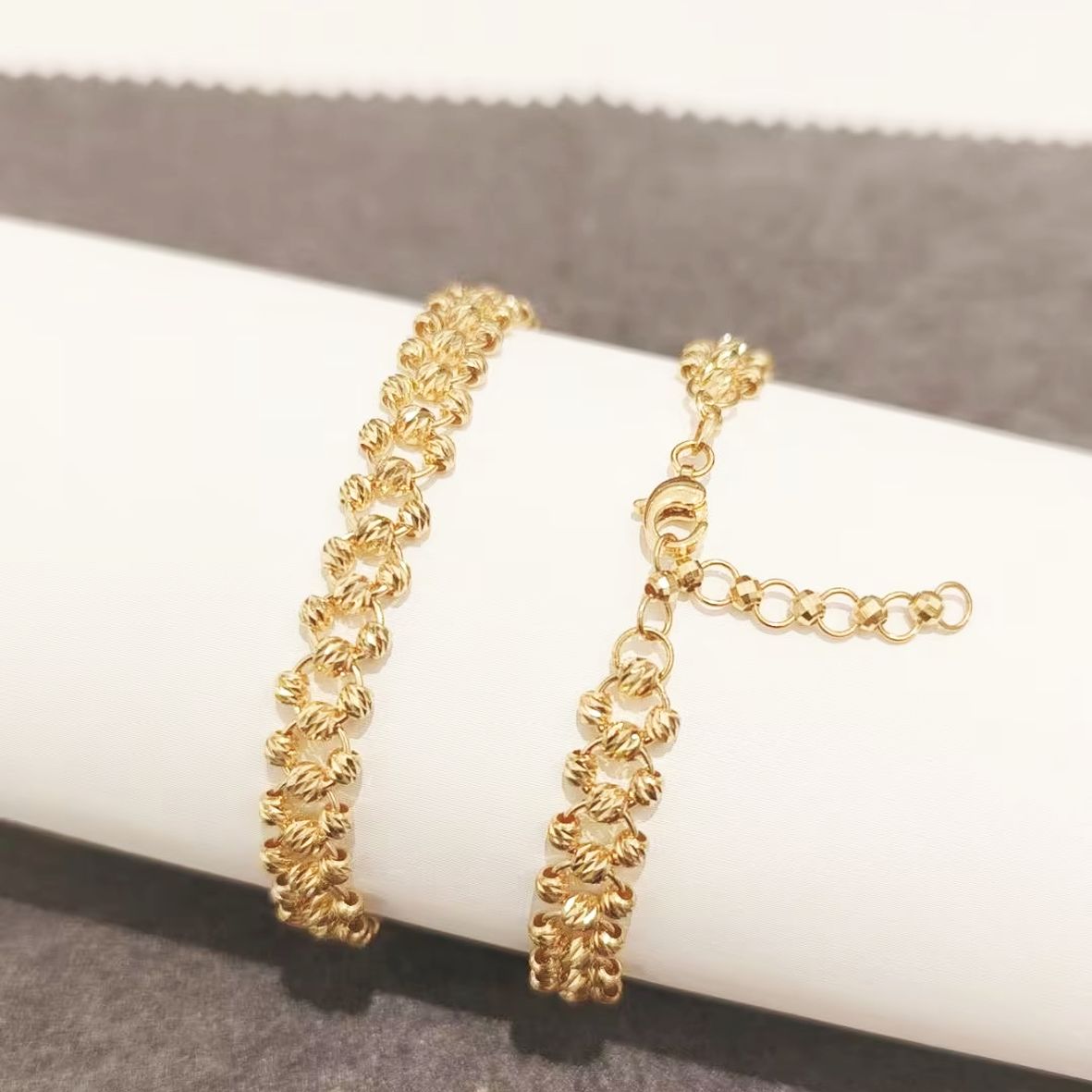 Rolo Bracelet with Ripple Bead Detail - 18K Gold