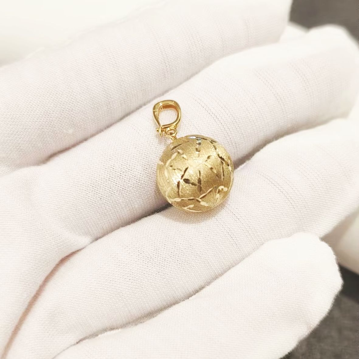 Sphere Pendant - 18K Gold