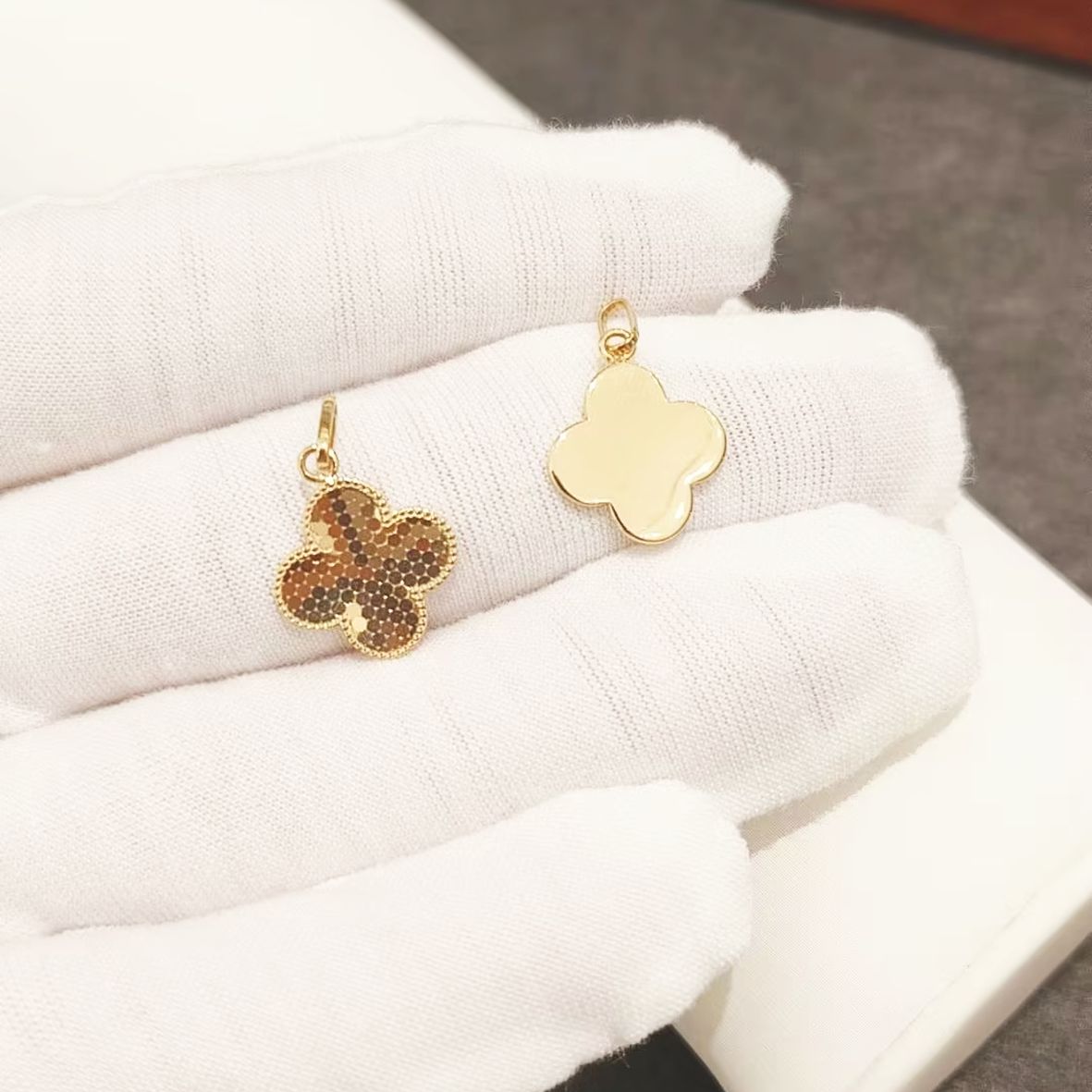 Mosaic Clover Pendant - 18K Gold