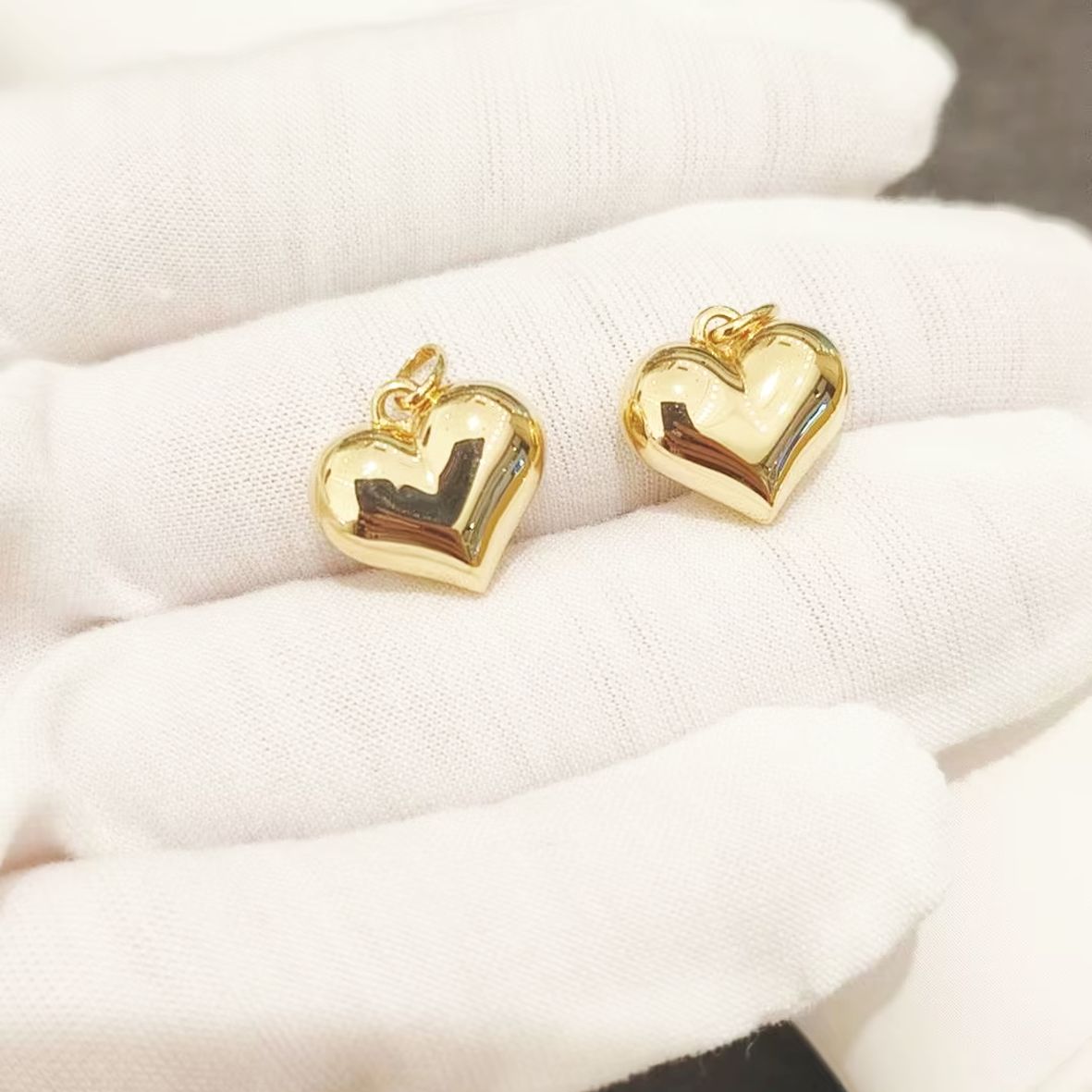 Disc Pendant - 18K Gold