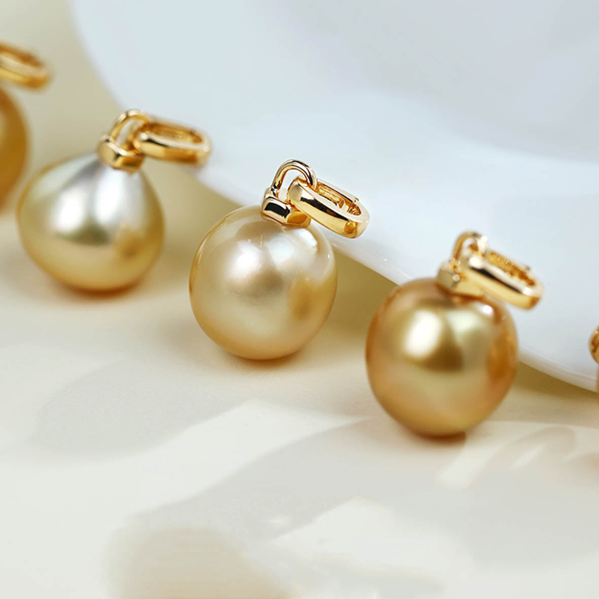 Gold Pearl Pendant - 18K Gold